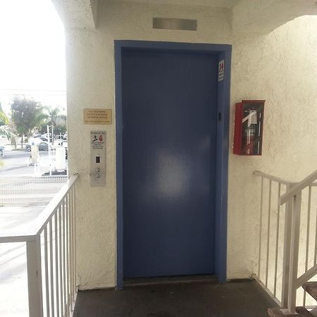 Motel 6 Bell Gardens Exterior photo