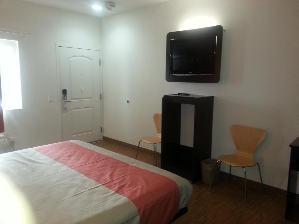 Motel 6 Bell Gardens Room photo